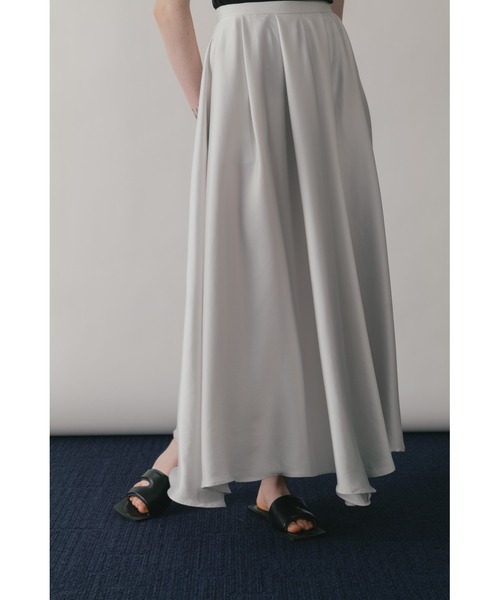 CINOH（チノ）の「SATIN FLARE SKIRT（スカート・レディース・レッド/ライトグレー/ブラック・38/36）」の15枚目の写真