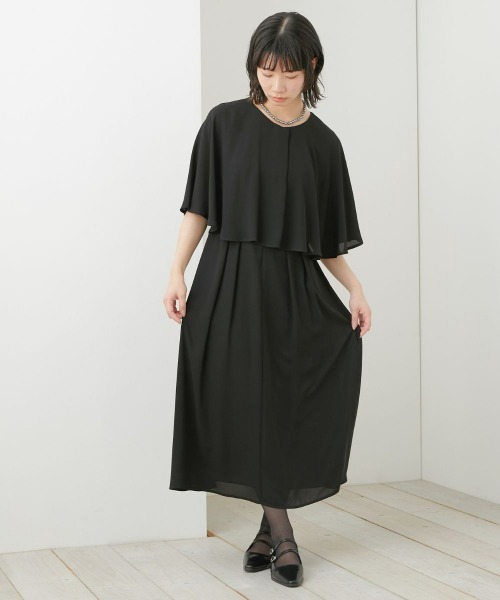 Neina(ネイナ)の「【喪服・礼服】日本製生地使用 洗える防しわ前開きケープ風ワンピース<大きいサイズ有>〔Neina〕(スーツセット・レディース・ブラック・M/L/LL/3L/4L/5L)」の4枚目の写真