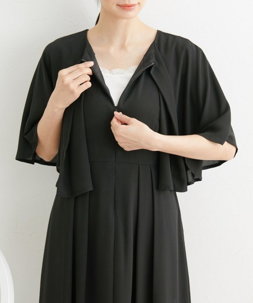 Neina(ネイナ)の「【喪服・礼服】日本製生地使用 洗える防しわ前開きケープ風ワンピース<大きいサイズ有>〔Neina〕(スーツセット・レディース・ブラック・M/L/LL/3L/4L/5L)」の17枚目の写真