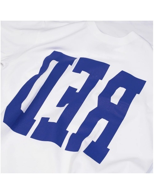 AZ (ANREALAGE × NO DESIGN)(エーゼット)の「AZ Tシャツ (あか)(Tシャツ/カットソー・メンズ・ホワイト・SMALL/MEDIUM/LARGE/X-LARGE)」の2枚目の写真