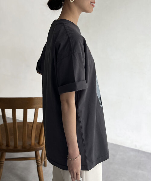 Chez toi(シェトワ)の「フォト×ロゴT(Tシャツ/カットソー・レディース・オフホワイト/チャコールグレー/ブラック・FREE)」の22枚目の写真