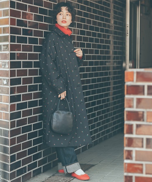 CHILD WOMAN(チャイルドウーマン)の「EVOダウン 小花刺繍ステンコート(ステンカラーコート・レディース・ブラック/カーキ・FREE)」の1枚目の写真