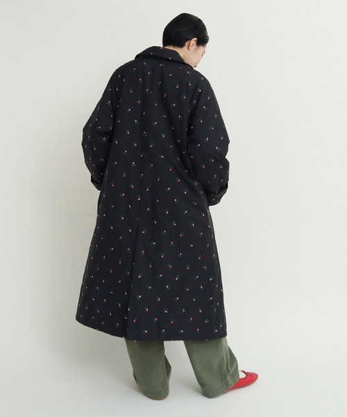 CHILD WOMAN(チャイルドウーマン)の「EVOダウン 小花刺繍ステンコート(ステンカラーコート・レディース・ブラック/カーキ・FREE)」の8枚目の写真