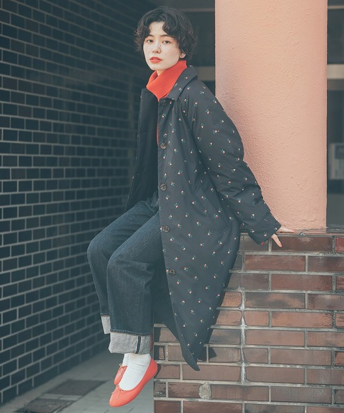 CHILD WOMAN(チャイルドウーマン)の「EVOダウン 小花刺繍ステンコート(ステンカラーコート・レディース・ブラック/カーキ・FREE)」の3枚目の写真