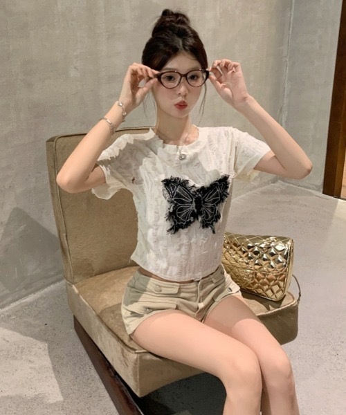 SHEPP(シープ)の「Y2Kバタフライモチーフコンパクトダメージ半袖Tシャツ(Tシャツ/カットソー・レディース・ブラック/ホワイト/グレー・F)」の5枚目の写真