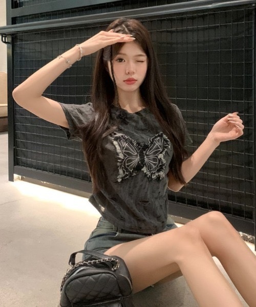 SHEPP(シープ)の「Y2Kバタフライモチーフコンパクトダメージ半袖Tシャツ(Tシャツ/カットソー・レディース・ブラック/ホワイト/グレー・F)」の9枚目の写真