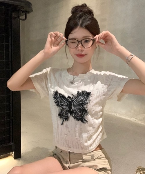 SHEPP(シープ)の「Y2Kバタフライモチーフコンパクトダメージ半袖Tシャツ(Tシャツ/カットソー・レディース・ブラック/ホワイト/グレー・F)」の6枚目の写真