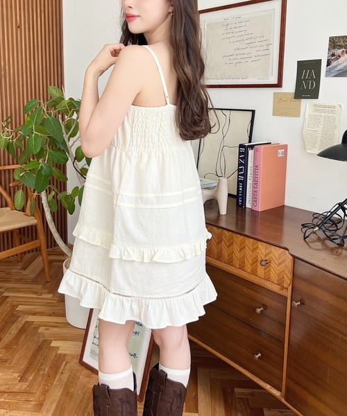 moment+(モーメントプラス)の「無地&花柄ティアードフリルキャミワンピース(ワンピース・レディース・ナチュラル/ブラック系その他/オフホワイト/ブラック/ホワイト系その他/イエロー系その他/ブルー系その他・M/L)」の18枚目の写真