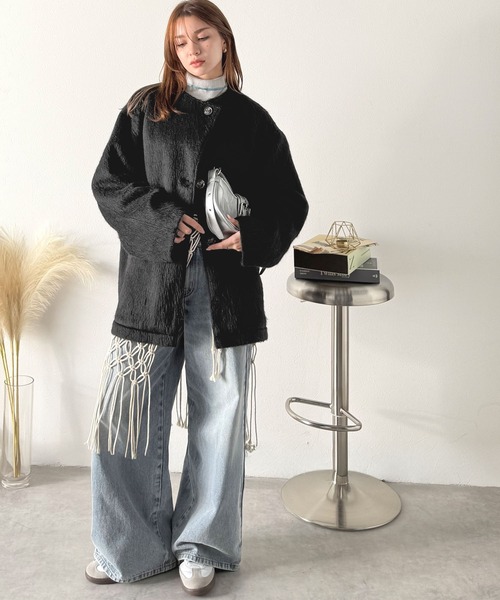 classicalelf（クラシカルエルフ）の「リラックス感漂うゆったり大人シルエット。ムードをまとう。ミックスシャギーミドルコート（ノーカラーコート・レディース・ブラック/ブラウン/グレー・LARGE/X-LARGE/MEDIUM/SMALL）」の9枚目の写真