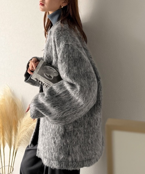 classicalelf（クラシカルエルフ）の「リラックス感漂うゆったり大人シルエット。ムードをまとう。ミックスシャギーミドルコート（ノーカラーコート・レディース・ブラック/ブラウン/グレー・LARGE/X-LARGE/MEDIUM/SMALL）」の11枚目の写真