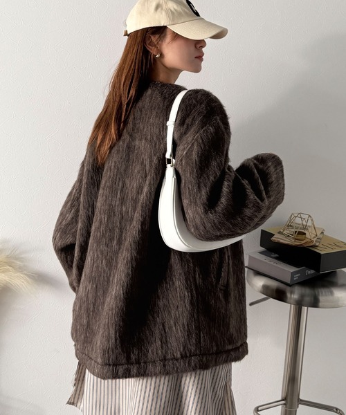 classicalelf（クラシカルエルフ）の「リラックス感漂うゆったり大人シルエット。ムードをまとう。ミックスシャギーミドルコート（ノーカラーコート・レディース・ブラック/ブラウン/グレー・LARGE/X-LARGE/MEDIUM/SMALL）」の21枚目の写真