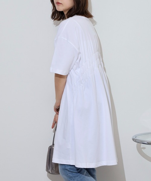 Arinomama（アリノママ）の「バックシャーリング チュニックTシャツ（Tシャツ/カットソー・レディース・ブラック/オフホワイト/ブラック系/グレー系/ホワイト系・FREE）」の8枚目の写真