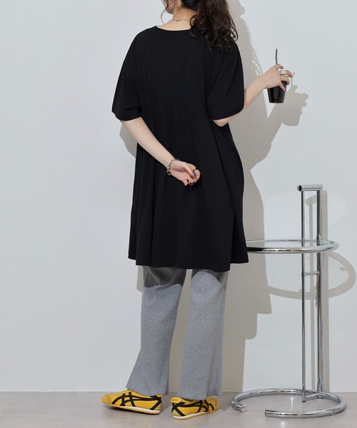 Arinomama（アリノママ）の「バックシャーリング チュニックTシャツ（Tシャツ/カットソー・レディース・ブラック/オフホワイト/ブラック系/グレー系/ホワイト系・FREE）」の16枚目の写真