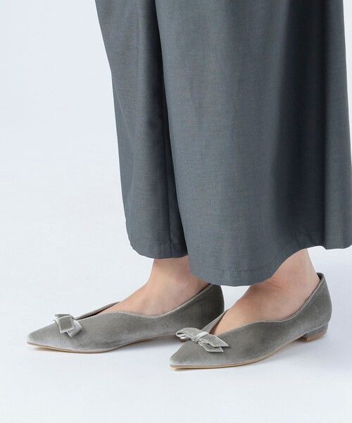 BEAMS HEART（ビームスハート）の「ベロア リボン パンプス（パンプス・レディース・ブラック/グレー・MEDIUM/SMALL/LARGE）」の2枚目の写真