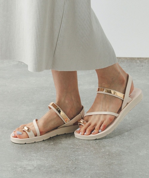 GLOBAL WORK（グローバルワーク）の「らくっションメタルサンダル/494071（サンダル・レディース・ブラウン/ブラック/シルバー/アイボリー・LARGE/MEDIUM）」の14枚目の写真