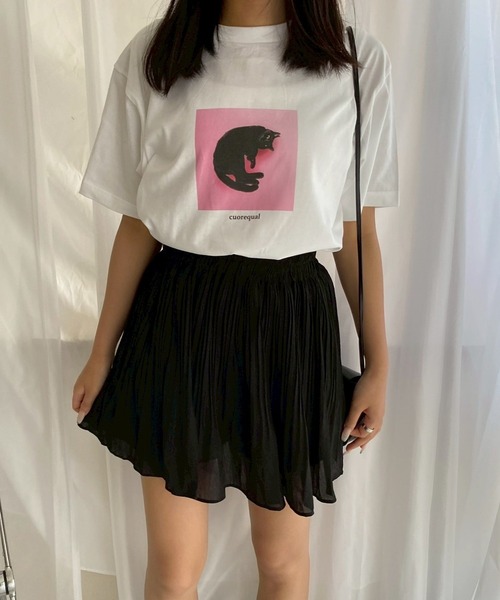 cuorequal(クオレコール)の「黒猫フォト半袖Tシャツ(Tシャツ/カットソー・レディース・B/A/D/C・MEDIUM)」の1枚目の写真