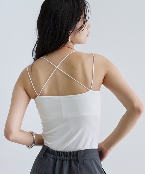 GALLEST(ギャレスト)の「【一部店舗限定】カップ付きバッククロスキャミソール(タンクトップ・レディース・ブラック/ブラウン系その他/ホワイト系・38)」の2枚目の写真