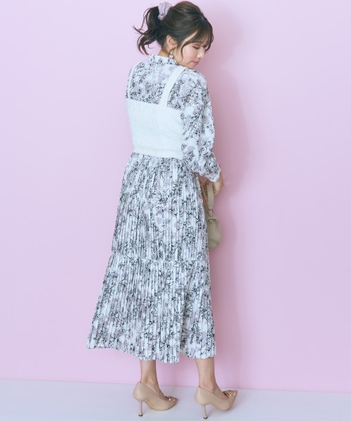 marun(マルン)の「<大きいサイズ>フラワープリントプリーツデザイン長袖ワンピース marun(ワンピース・レディース・ブルー系/グレー系/パープル系・5L/4L/3L/LL/L)」の22枚目の写真
