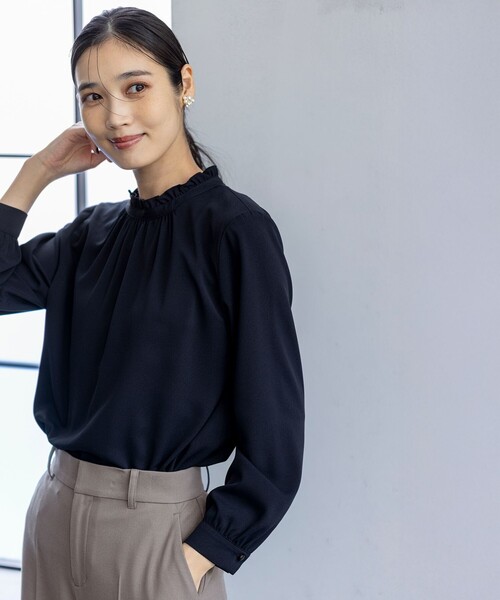 ANY SIS（エニィスィス）の「フリルネックスタンド ブラウス（シャツ/ブラウス・レディース・ホワイト系/スカイブルー系/ネイビー系・MEDIUM）」の3枚目の写真