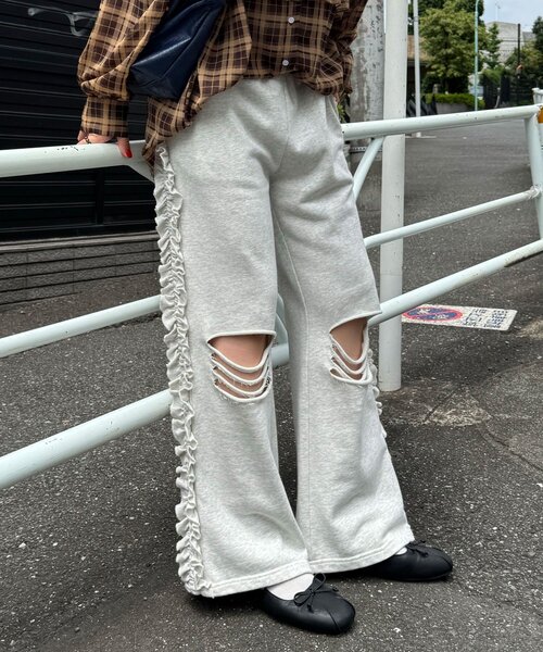 CIAOPANIC(チャオパニック)の「サイドフリルダメージスウェットパンツ(その他パンツ・レディース・ライトグレー/チャコールグレー/ネイビー/グレー・1/0)」の3枚目の写真