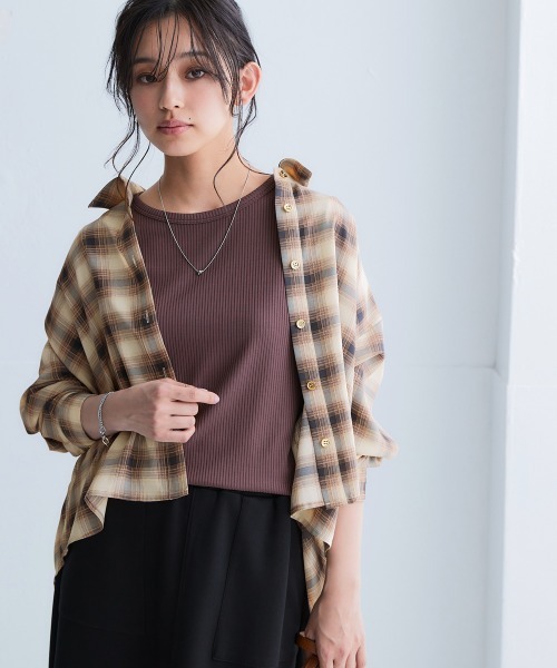 SMILE LAND（スマイルランド）の「＜大きいサイズ＞ シアーショート丈シャツ（吸汗速乾・防しわ）（シャツ/ブラウス・レディース・グリーン/ピンク/ブラウン系/ベージュ系・3L～4L/L～LL/5L～6L）」の3枚目の写真