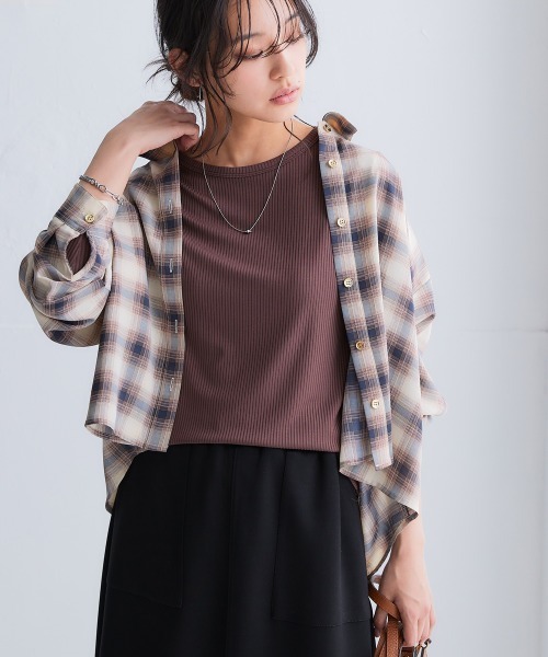 SMILE LAND（スマイルランド）の「＜大きいサイズ＞ シアーショート丈シャツ（吸汗速乾・防しわ）（シャツ/ブラウス・レディース・グリーン/ピンク/ブラウン系/ベージュ系・3L～4L/L～LL/5L～6L）」の6枚目の写真