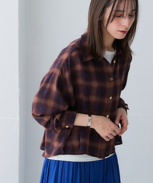 SMILE LAND（スマイルランド）の「＜大きいサイズ＞ シアーショート丈シャツ（吸汗速乾・防しわ）（シャツ/ブラウス・レディース・グリーン/ピンク/ブラウン系/ベージュ系・3L～4L/L～LL/5L～6L）」の11枚目の写真