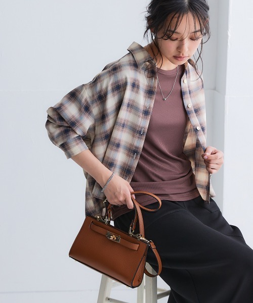 SMILE LAND（スマイルランド）の「＜大きいサイズ＞ シアーショート丈シャツ（吸汗速乾・防しわ）（シャツ/ブラウス・レディース・グリーン/ピンク/ブラウン系/ベージュ系・3L～4L/L～LL/5L～6L）」の5枚目の写真