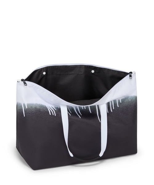 TUMI（トゥミ）の「VOYAGEUR ジャスト・イン・ケース・トート（トートバッグ・レディース・ホワイト×ブラック・FREE）」の3枚目の写真