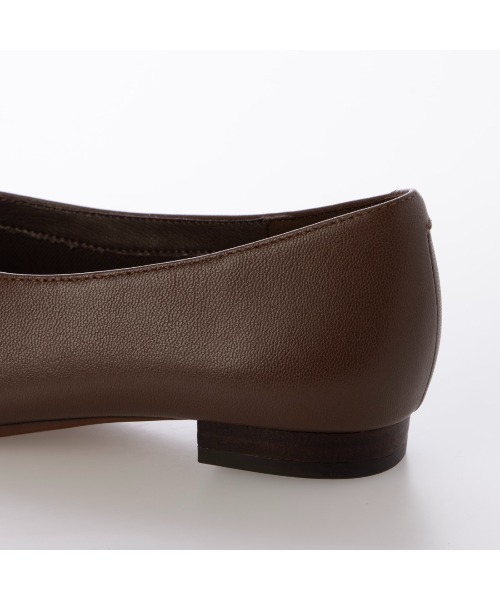 ing（イング）の「【WEB限定】スクエアトゥVカットフラットシューズ（バレエシューズ・レディース・ブラック/ダークブラウン/キャメル/グレー系その他5・24.5cm/24cm/23.5cm/23cm/22.5cm）」の19枚目の写真