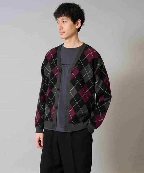 a.v.v（アーヴェヴェ）の「【コットン100％】ミニロゴプリントロングTシャツ　セミワイドシルエット（Tシャツ/カットソー・メンズ・ホワイト/チャコールグレー/ブラック/グリーン/クリーム・46/48/50/44）」の13枚目の写真