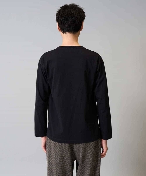 a.v.v（アーヴェヴェ）の「【コットン100％】ミニロゴプリントロングTシャツ　セミワイドシルエット（Tシャツ/カットソー・メンズ・ホワイト/チャコールグレー/ブラック/グリーン/クリーム・46/48/50/44）」の18枚目の写真