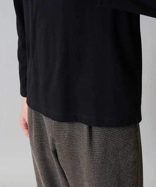 a.v.v（アーヴェヴェ）の「【コットン100％】ミニロゴプリントロングTシャツ　セミワイドシルエット（Tシャツ/カットソー・メンズ・ホワイト/チャコールグレー/ブラック/グリーン/クリーム・46/48/50/44）」の21枚目の写真