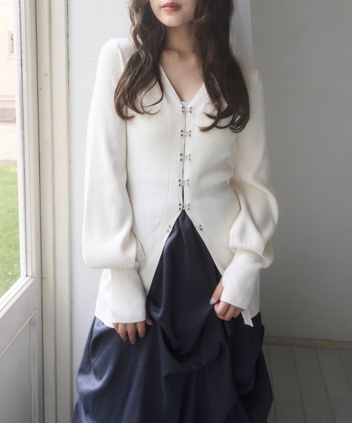 mellowneon（メロウネオン）の「ホックリブニットカーディガン（カーディガン/ボレロ・レディース・チャコールグレー/アイボリー/ダークブルー・FREE）」の2枚目の写真