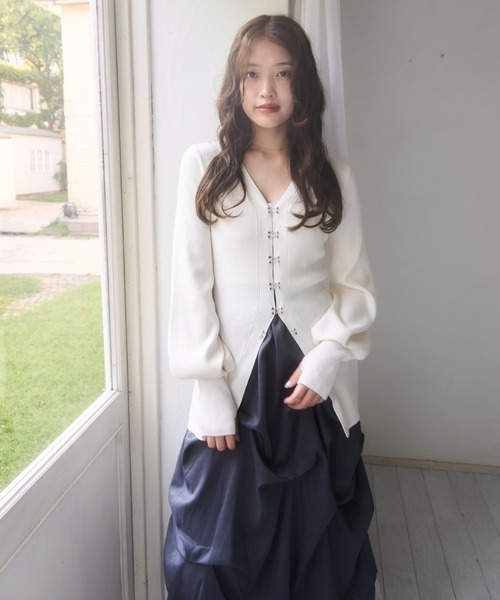 mellowneon（メロウネオン）の「ホックリブニットカーディガン（カーディガン/ボレロ・レディース・チャコールグレー/アイボリー/ダークブルー・FREE）」の6枚目の写真