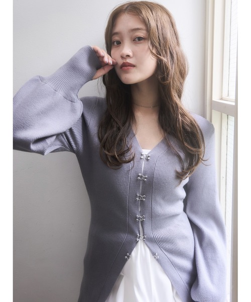 mellowneon（メロウネオン）の「ホックリブニットカーディガン（カーディガン/ボレロ・レディース・チャコールグレー/アイボリー/ダークブルー・FREE）」の5枚目の写真