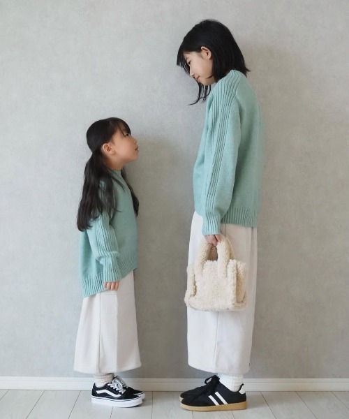 ikka（イッカ）の「【親子コーデ】サイドスリットニットプルオーバー（120~160cm）（ニット/セーター・キッズ・ベージュ/グリーン・120/130/140/150/160）」の4枚目の写真