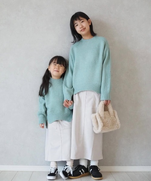 ikka（イッカ）の「【親子コーデ】サイドスリットニットプルオーバー（120~160cm）（ニット/セーター・キッズ・ベージュ/グリーン・120/130/140/150/160）」の3枚目の写真