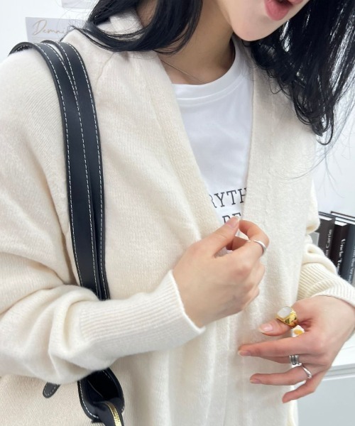 maison de LATIR（メゾンドラティール）の「ロングニットふわふわコーディガン（ニット/セーター・レディース・レッド/ホワイト/ネイビー/ブラック/グレー・FREE）」の11枚目の写真