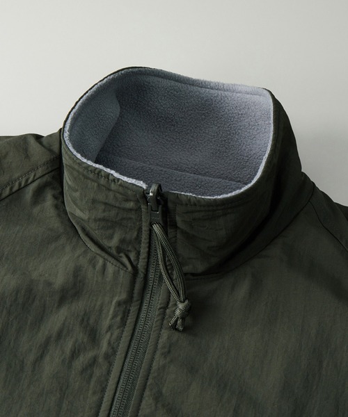 United Athle（ユナイテッドアスレ）の「ナイロン×フリース 防風×保温【United Athle】2WAY リバーシブル オーバーサイズ スタンドシェルジャケット 7493（ナイロンジャケット・メンズ・ブラック/ブラウン系1/グリーン系1/ネイビー・M/L/XL）」の11枚目の写真