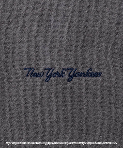 MLB(メジャーリーグベースボール)の「MLB/メジャーリーグベースボール 別注 ワッペン刺繍 ピグメント加工ビッグシルエットグラデーション裏起毛プルオーバースウェット(スウェット・メンズ・ブラック系2/ブラック/アッシュブラウン・L/M/S)」の15枚目の写真