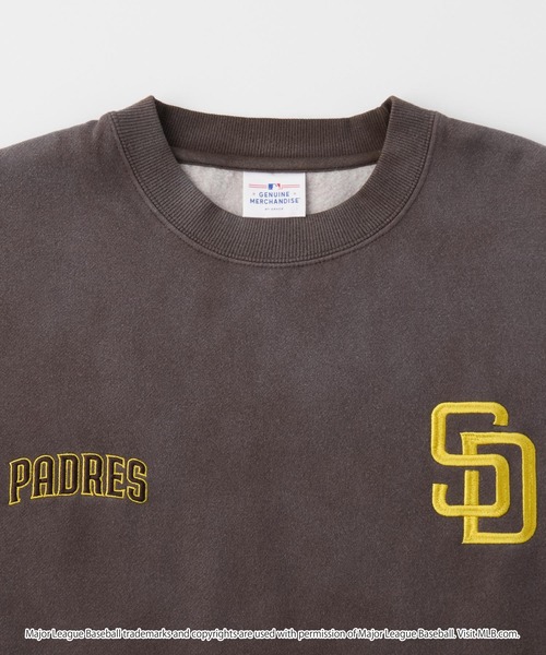 MLB(メジャーリーグベースボール)の「MLB/メジャーリーグベースボール 別注 ワッペン刺繍 ピグメント加工ビッグシルエットグラデーション裏起毛プルオーバースウェット(スウェット・メンズ・ブラック系2/ブラック/アッシュブラウン・L/M/S)」の7枚目の写真