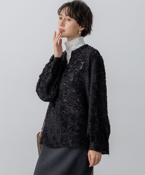 23区(ニジュウサンク)の「【洗える】シアーカットジャカード ブラウス(シャツ/ブラウス・レディース・ブラック系/パイングリーン系/アイボリー系・38)」の1枚目の写真