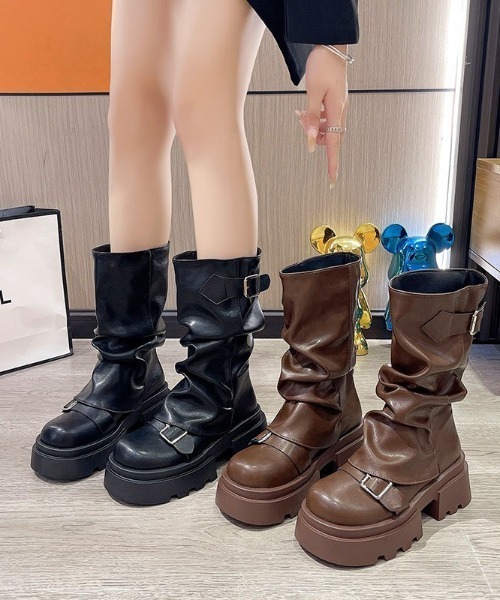 lilful（リルフル）の「シャーリング バックルベルト 厚底チャンキーヒールブーツ（ブーツ・レディース・ブラック/ブラウン・M/L）」の7枚目の写真