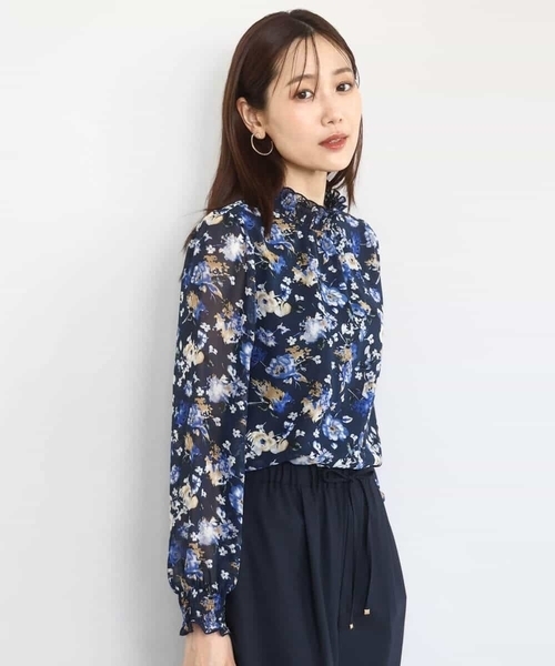 MK MICHEL KLEIN（エムケーミッシェルクラン）の「クラシックフラワープリント シフォンブラウス/洗える（シャツ/ブラウス・レディース・ダークインディゴブルー/ネイビー・38）」の3枚目の写真