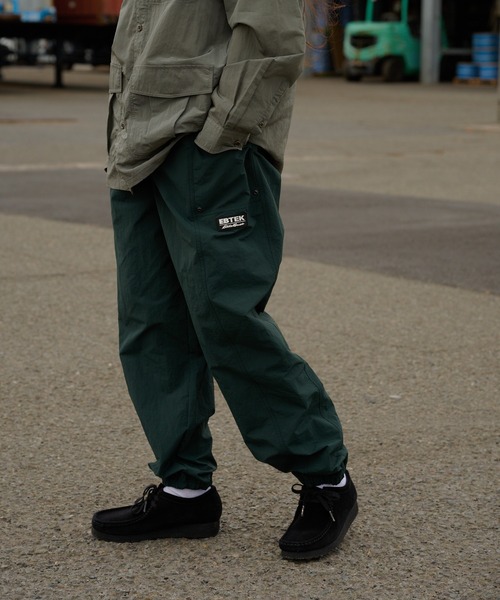 Eddie Bauer(エディーバウアー)の「EBTEK ナイロンメッシュ トラックパンツ(その他パンツ・メンズ・ブラック/ネイビー/グリーン・XL/L/M)」の2枚目の写真