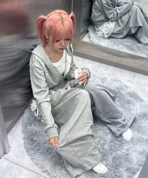 Never mind the XU / Chikashitsu+（ネバーマインド ザ エックスユー / チカシツプラス）の「【nmtc+】dot zip up hoodie / 【エヌエムティーシープラス】ドットジップパーカー（パーカー・レディース・グレー/ブラック・ONE SIZE）」の8枚目の写真