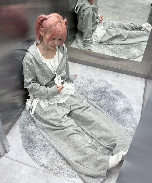 Never mind the XU / Chikashitsu+（ネバーマインド ザ エックスユー / チカシツプラス）の「【nmtc+】dot zip up hoodie / 【エヌエムティーシープラス】ドットジップパーカー（パーカー・レディース・グレー/ブラック・ONE SIZE）」の9枚目の写真