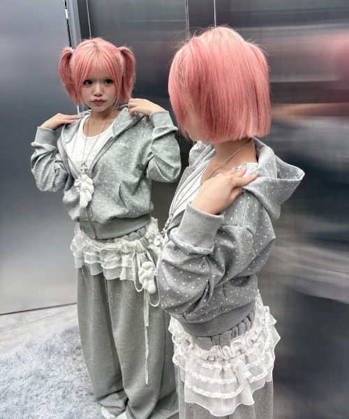 Never mind the XU / Chikashitsu+（ネバーマインド ザ エックスユー / チカシツプラス）の「【nmtc+】dot zip up hoodie / 【エヌエムティーシープラス】ドットジップパーカー（パーカー・レディース・グレー/ブラック・ONE SIZE）」の7枚目の写真