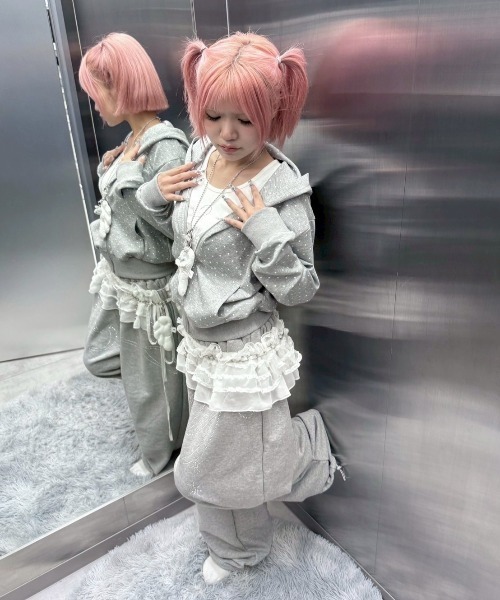 Never mind the XU / Chikashitsu+（ネバーマインド ザ エックスユー / チカシツプラス）の「【nmtc+】dot zip up hoodie / 【エヌエムティーシープラス】ドットジップパーカー（パーカー・レディース・グレー/ブラック・ONE SIZE）」の6枚目の写真